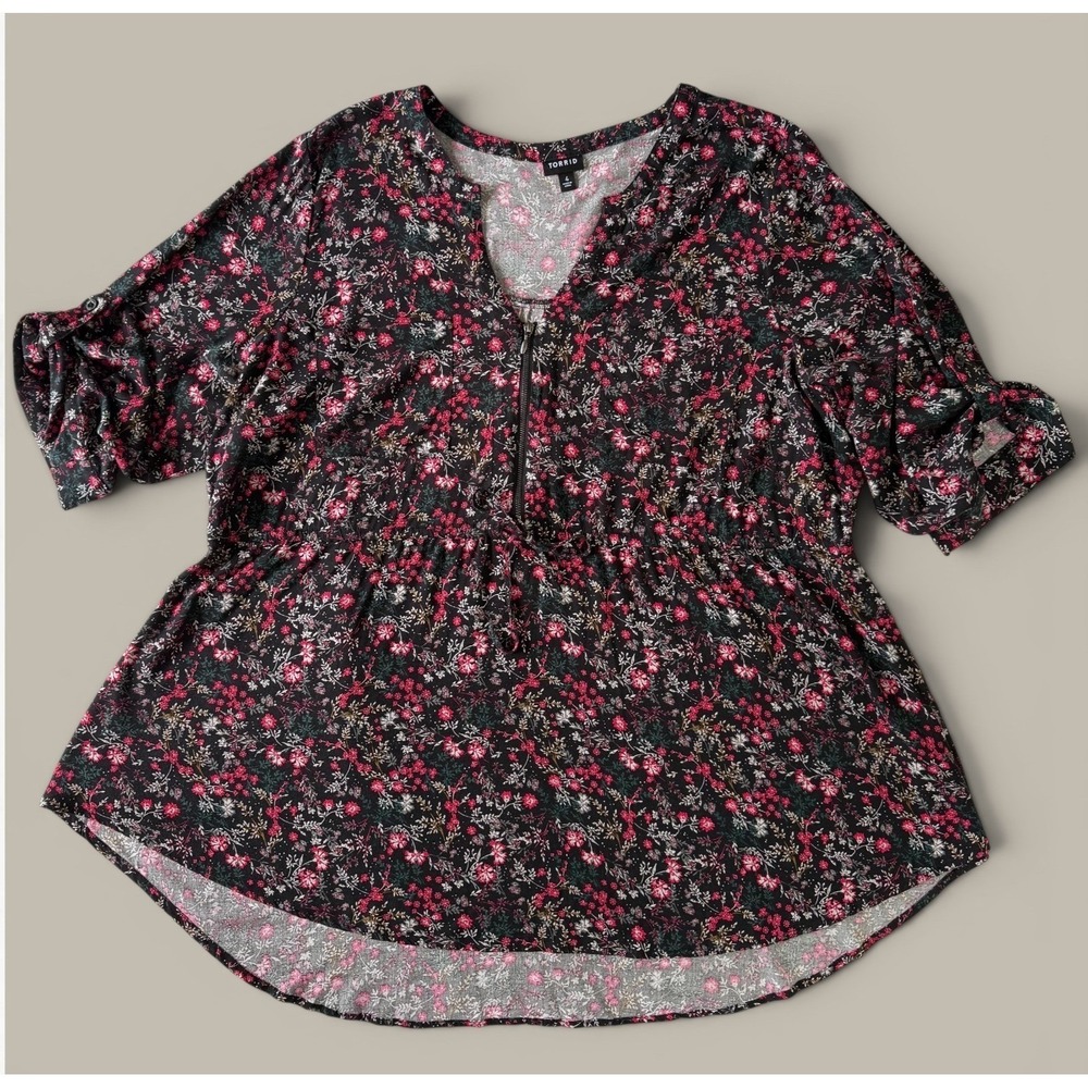 Torrid Floral Half-Zip Babydoll Tunic Top Size 4 Black Pink Roll-Tab High-Low - Picture 1 of 4